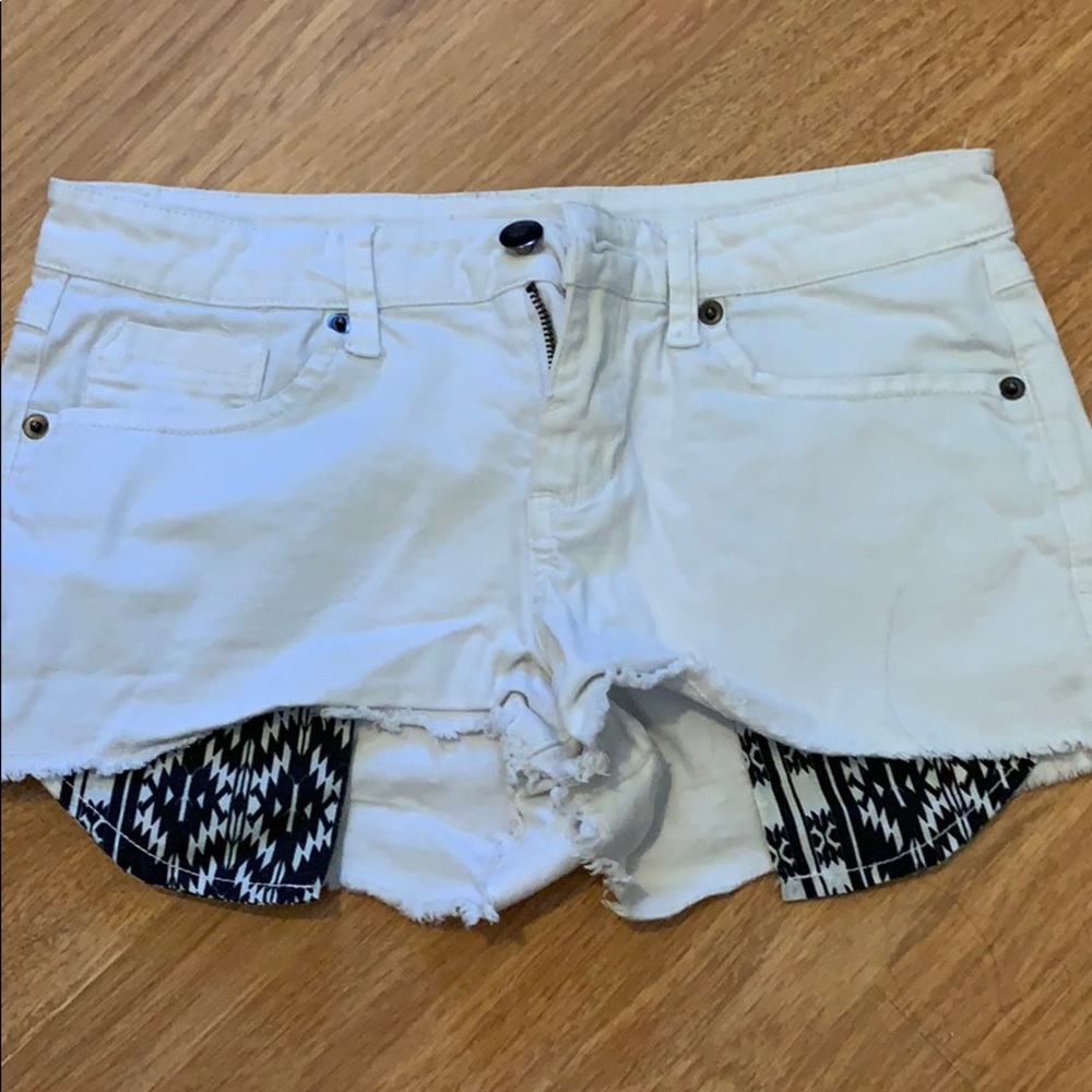 white denim shorts with pocket designs